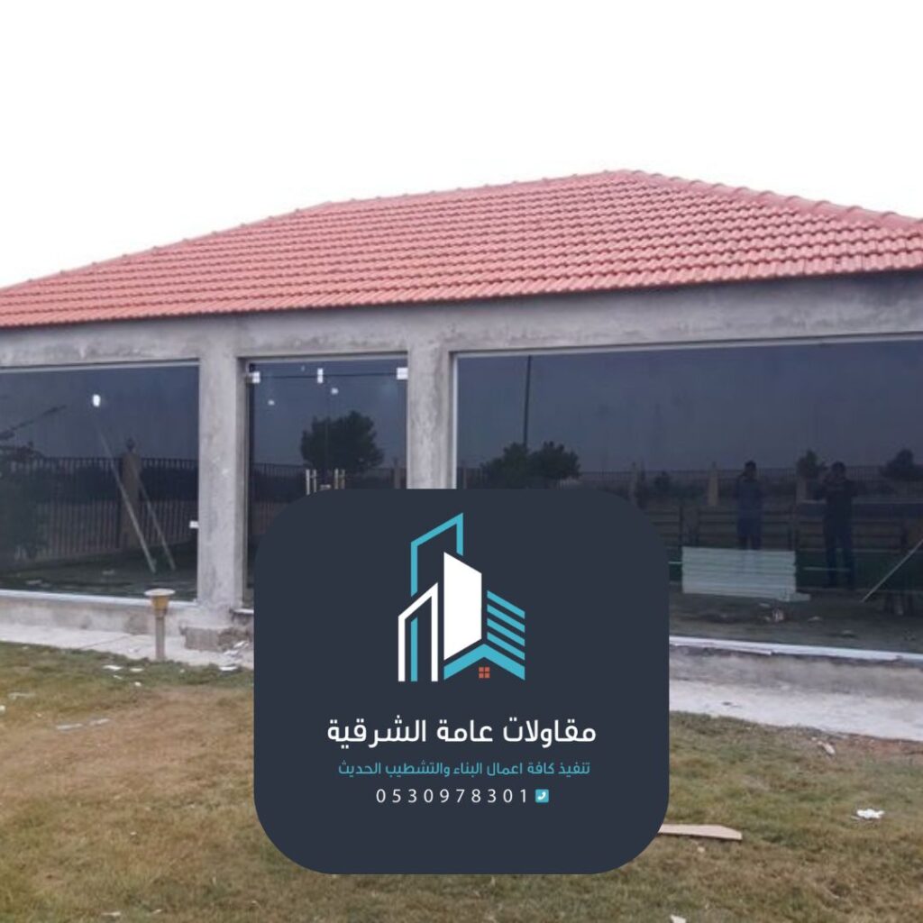 فريق مقاولات عامة الشرقية ينفذ مشروع ملحق خارجي بدقة