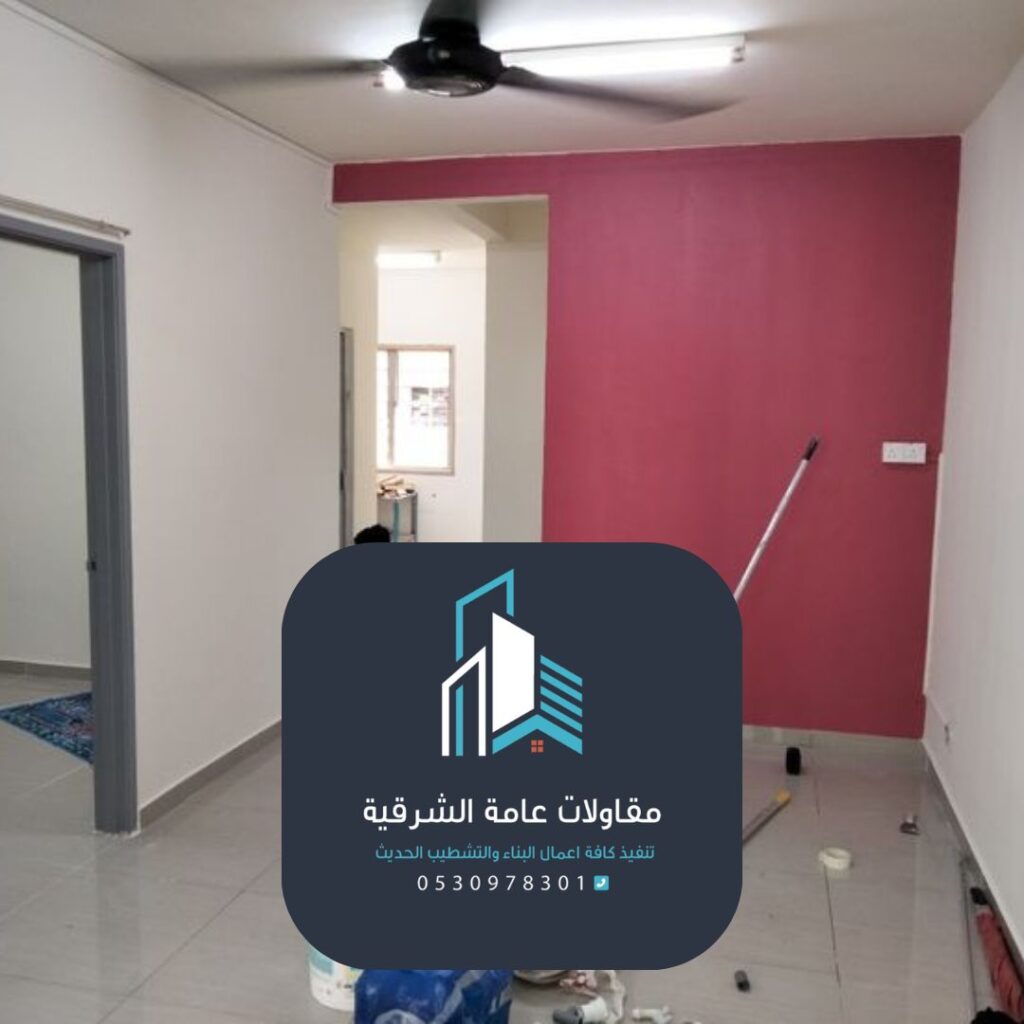 صباغ في الدمام يستخدم دهانات مخملية فاخرة للجدران الداخلية